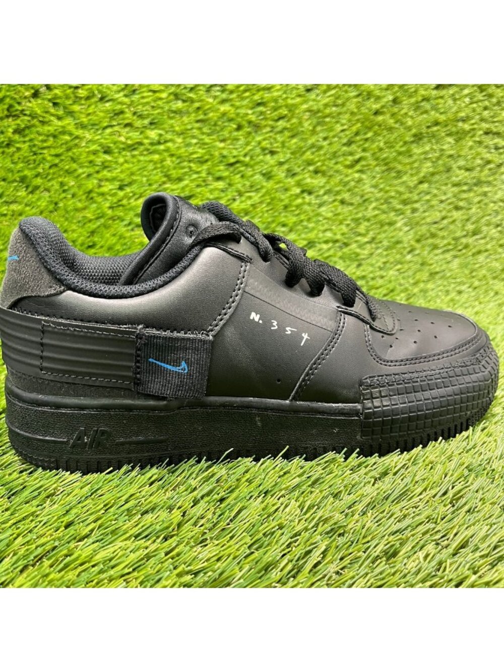 Nike Air Force 1 Type Boys Size 5Y Black Athletic Walking Leather Shoes Sneakers